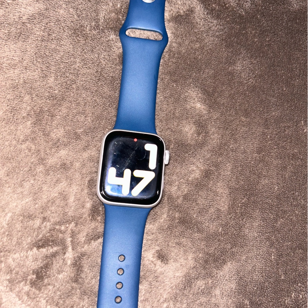 Apple Watch SE perfect condition selling with the charger & both s/m & m/l band